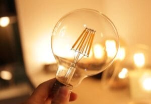 LED sijalka E27 G95 4W 400lm ZLATO steklo FILAMENT - slika 4