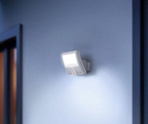 LED reflektor 9,3W 3000k 862lm IP44 STEINEL s senzorjem - slika 14